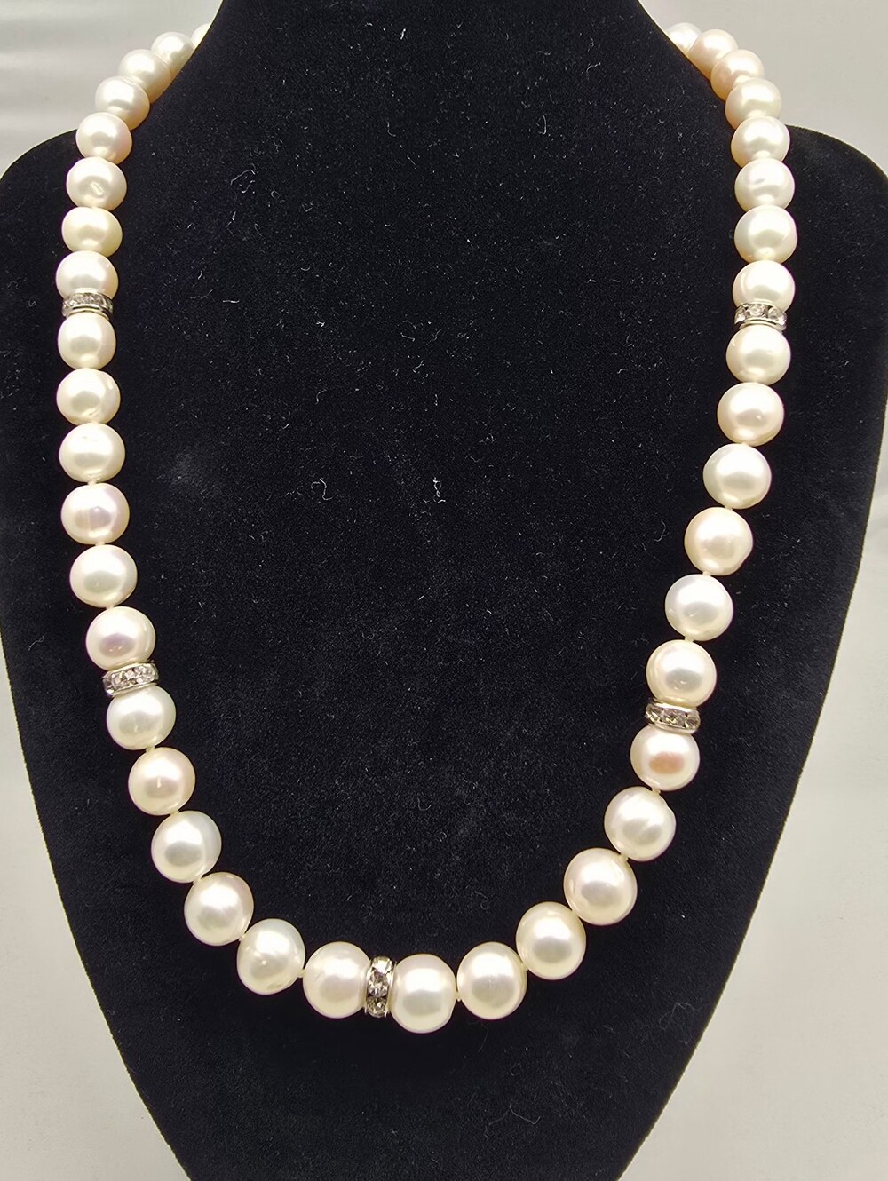 Iris & Lily London - Classic White Pearl Necklace with Rhinestone Accents